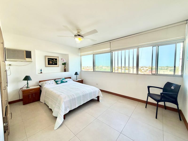 RENT: RENOVATED OCEANFRONT APARTMENT IN SAN LORENZO SALINAS  — photo 16