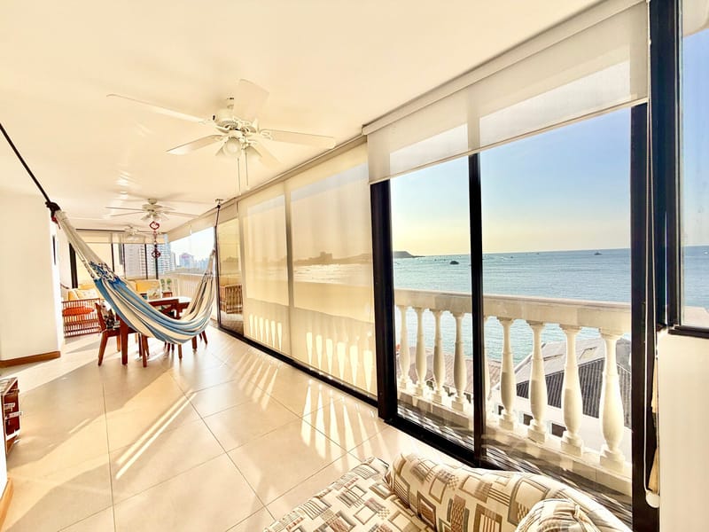 RENT: RENOVATED OCEANFRONT APARTMENT IN SAN LORENZO SALINAS  — photo 9