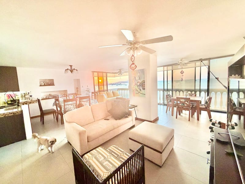 RENT: RENOVATED OCEANFRONT APARTMENT IN SAN LORENZO SALINAS  — photo 4