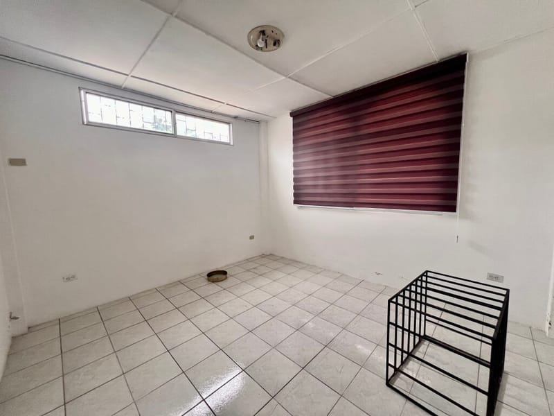 SPACIOUS HOUSE ON A HUGE 1,260 m² LOT, TWO STREETS AWAY FROM THE MAIN AVENUE — photo 26