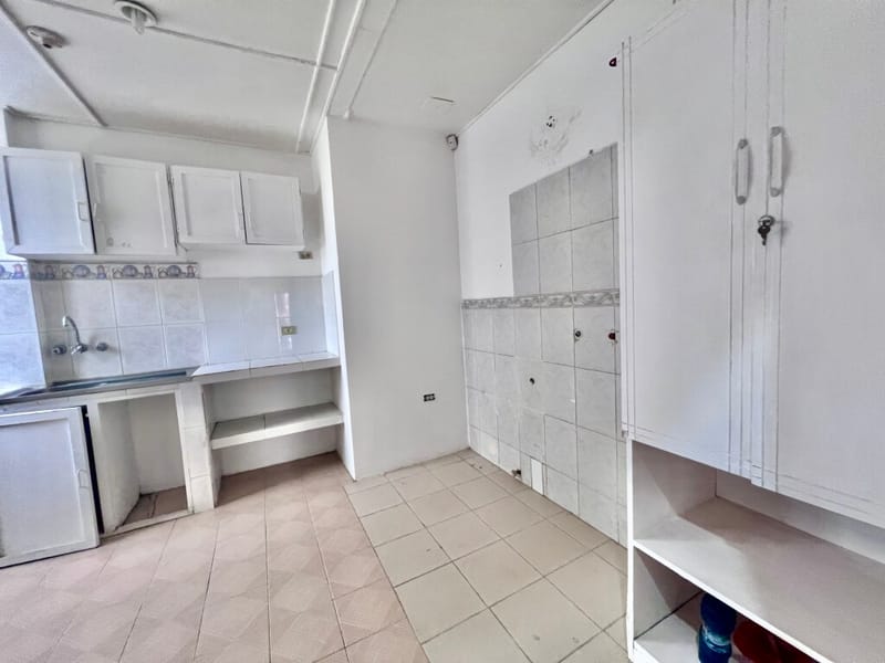 SPACIOUS HOUSE ON A HUGE 1,260 m² LOT, TWO STREETS AWAY FROM THE MAIN AVENUE — photo 19