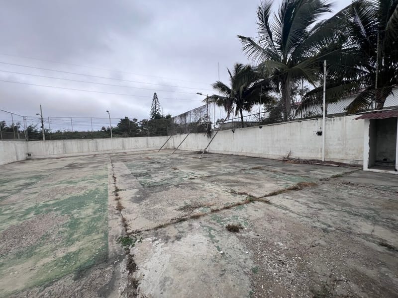 SPACIOUS HOUSE ON A HUGE 1,260 m² LOT, TWO STREETS AWAY FROM THE MAIN AVENUE — photo 6