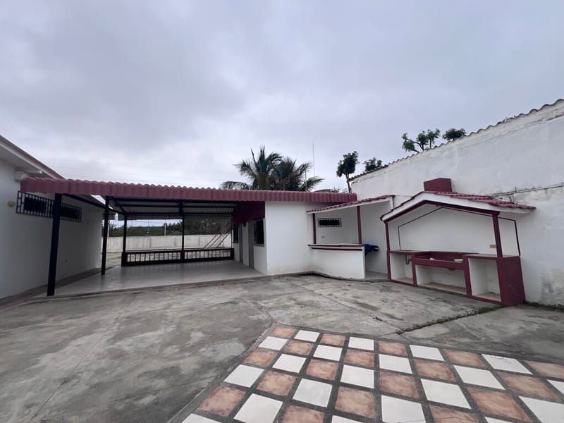SPACIOUS HOUSE ON A HUGE 1,260 m² LOT, TWO STREETS AWAY FROM THE MAIN AVENUE — photo 5