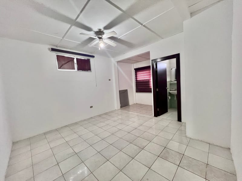 SPACIOUS HOUSE ON A HUGE 1,260 m² LOT, TWO STREETS AWAY FROM THE MAIN AVENUE — photo 21