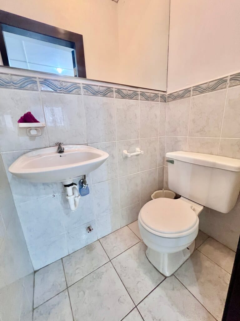 SPACIOUS HOUSE ON A HUGE 1,260 m² LOT, TWO STREETS AWAY FROM THE MAIN AVENUE — photo 17