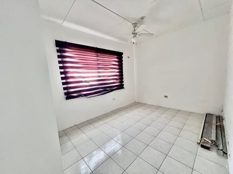 SPACIOUS HOUSE ON A HUGE 1,260 m² LOT, TWO STREETS AWAY FROM THE MAIN AVENUE — photo 20