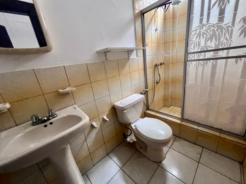 SPACIOUS HOUSE ON A HUGE 1,260 m² LOT, TWO STREETS AWAY FROM THE MAIN AVENUE — photo 25