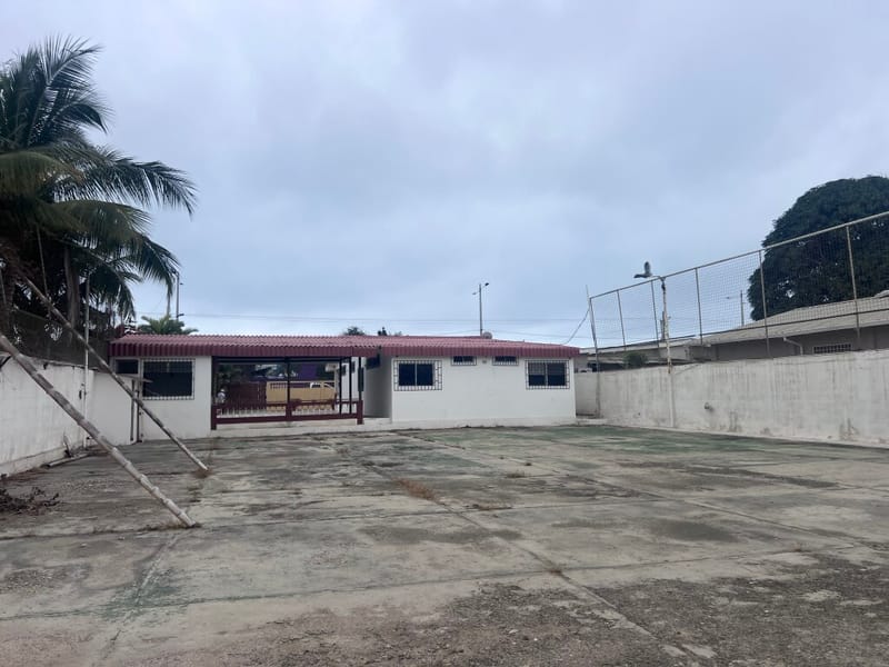 SPACIOUS HOUSE ON A HUGE 1,260 m² LOT, TWO STREETS AWAY FROM THE MAIN AVENUE — photo 8