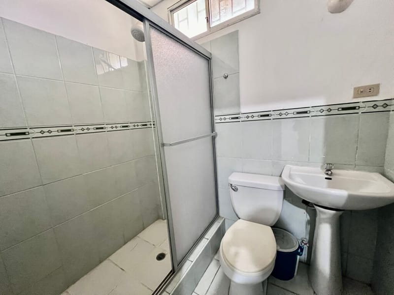 SPACIOUS HOUSE ON A HUGE 1,260 m² LOT, TWO STREETS AWAY FROM THE MAIN AVENUE — photo 24
