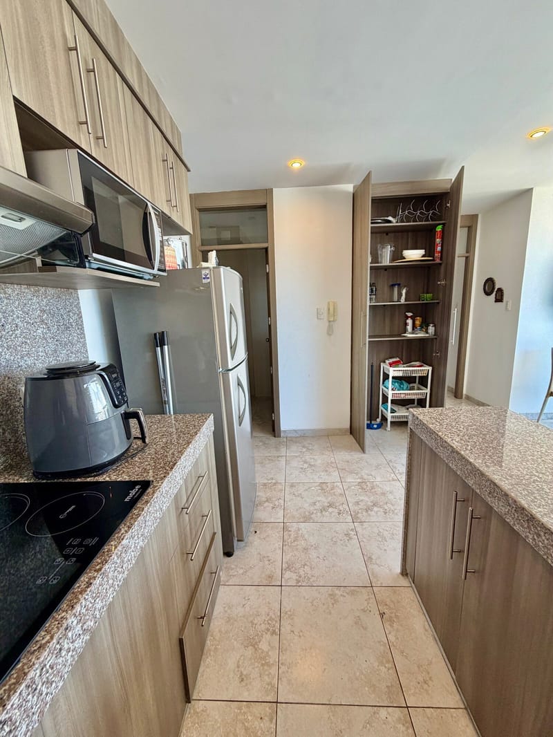 STARTING IN SAN LORENZO: IN A BUILDING FACING THE OCEAN WITH PARKING — photo 8