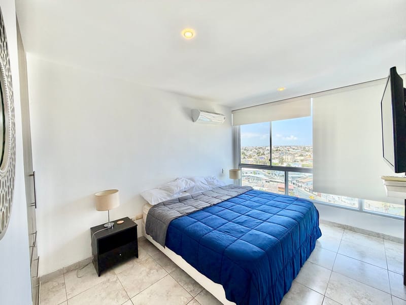 STARTING IN SAN LORENZO: IN A BUILDING FACING THE OCEAN WITH PARKING — photo 13
