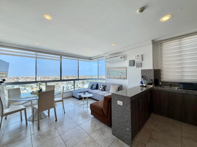 STARTING IN SAN LORENZO: IN A BUILDING FACING THE OCEAN WITH PARKING — photo 6
