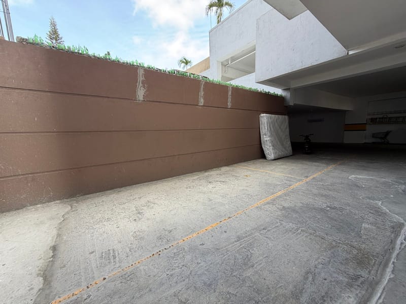 STARTING IN SAN LORENZO: IN A BUILDING FACING THE OCEAN WITH PARKING — photo 23