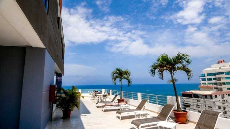 STARTING IN SAN LORENZO: IN A BUILDING FACING THE OCEAN WITH PARKING — photo 2