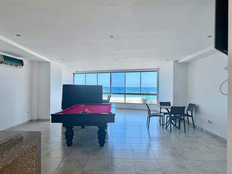 STARTING IN SAN LORENZO: IN A BUILDING FACING THE OCEAN WITH PARKING — photo 27
