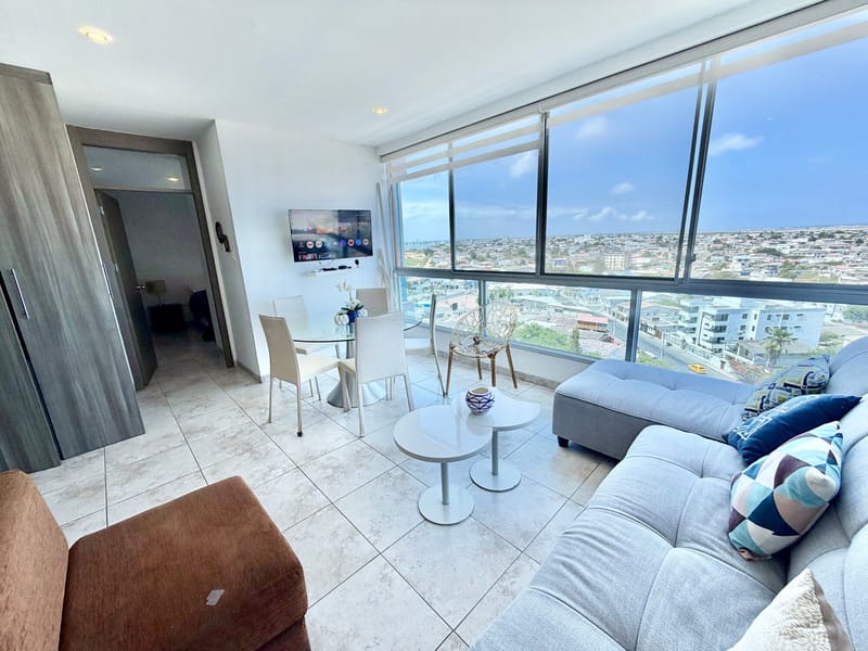 STARTING IN SAN LORENZO: IN A BUILDING FACING THE OCEAN WITH PARKING — photo 4