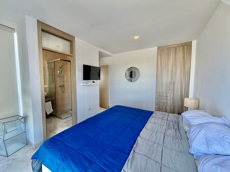 STARTING IN SAN LORENZO: IN A BUILDING FACING THE OCEAN WITH PARKING — photo 15