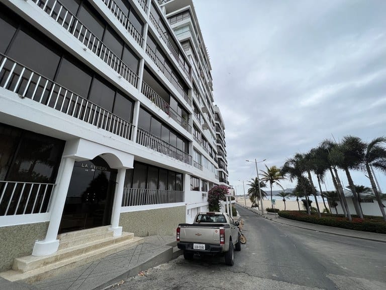 BEACHFRONT APARTMENT FOR RENT — photo 19