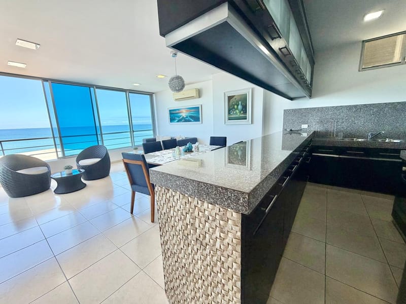 SAN LORENZO: OCEANFRONT CORNER UNIT WITH POOL AND ROOFTOP — photo 7
