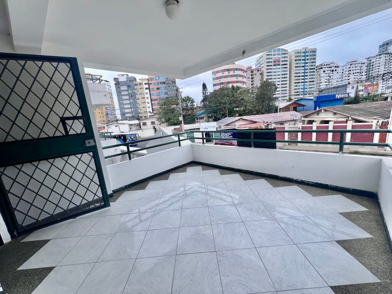 SAN LORENZO: PRIMER PISO 4/3 CON PISCINA A 2 CUADRAS DEL MAR — foto 2