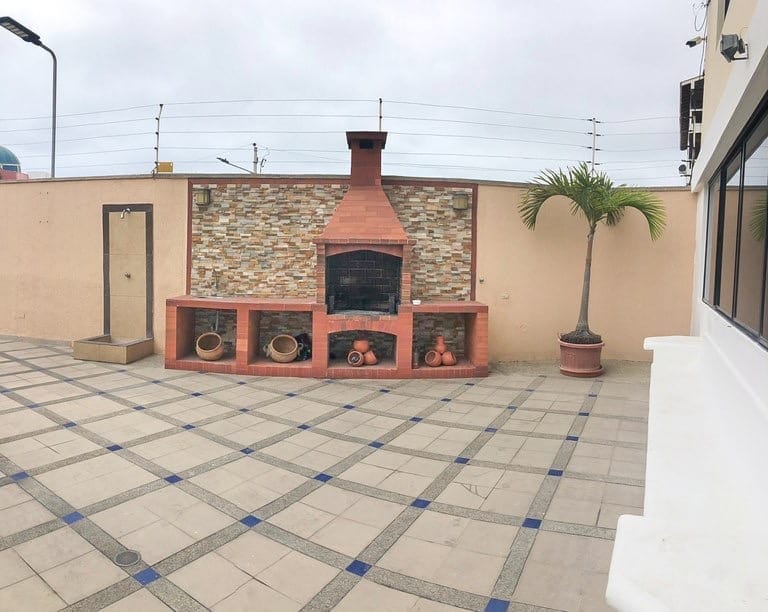SALINAS: DIVINO Y AMPLIO DEPARTAMENTO SIN AMOBLAR FRENTE AL MAR CON PISCINA — foto 23