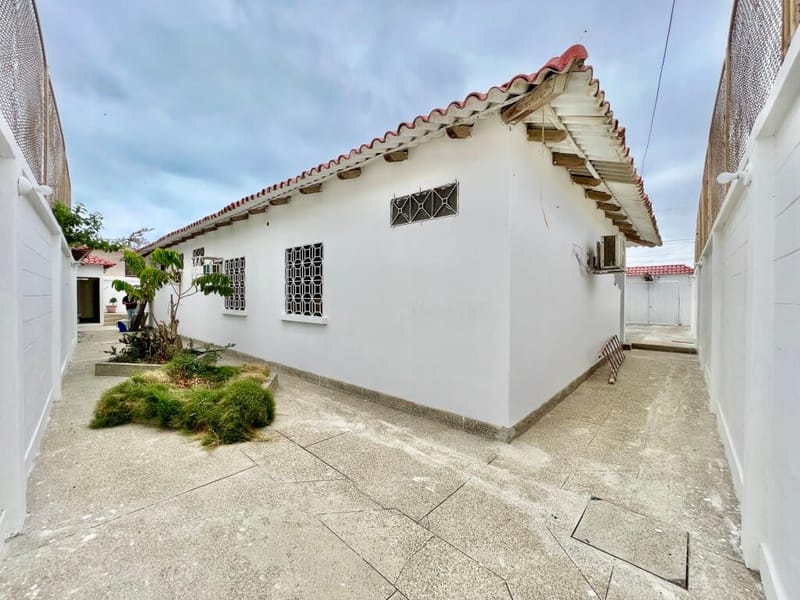 MILINA-SALINAS: INMENSA CASA 5/6 CON PISCINA Y JACUZZI A 3 CUADRAS DEL MAR — foto 18
