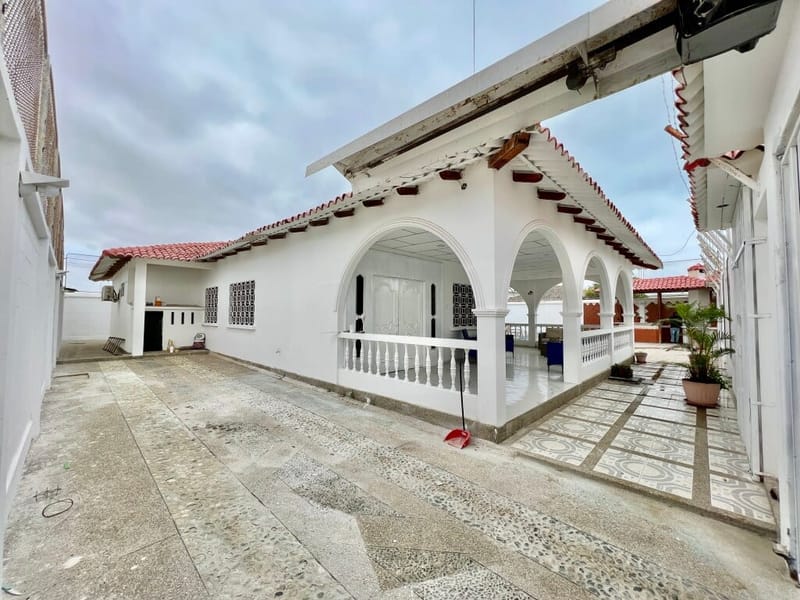 MILINA-SALINAS: INMENSA CASA 5/6 CON PISCINA Y JACUZZI A 3 CUADRAS DEL MAR — foto 4