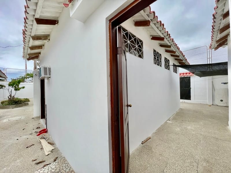MILINA-SALINAS: INMENSA CASA 5/6 CON PISCINA Y JACUZZI A 3 CUADRAS DEL MAR — foto 14