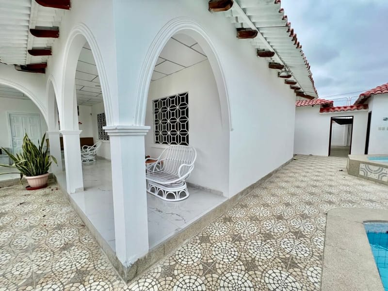 MILINA-SALINAS: INMENSA CASA 5/6 CON PISCINA Y JACUZZI A 3 CUADRAS DEL MAR — foto 7