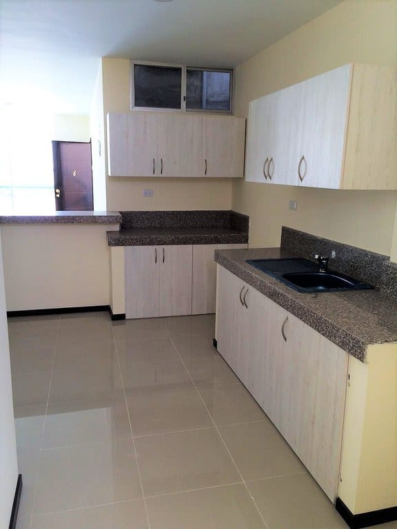 ALQUILO SIN MUEBLES POR ESTRENAR CERCA AL MAR  — foto 12