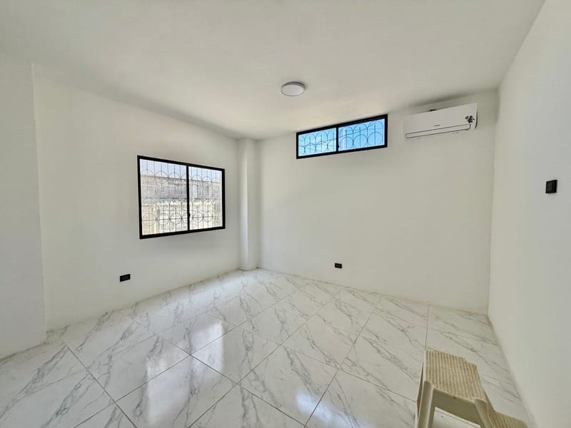 SEMI-FURNISHED 2-BEDROOM, 2-BATHROOM APARTMENT FOR RENT, ONE BLOCK FROM THE BEACH — photo 3